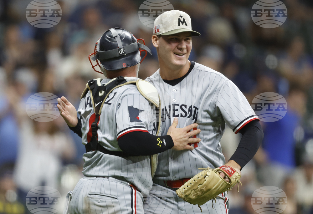 Twins Brewers Baseball