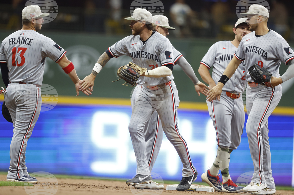Twins Brewers Baseball