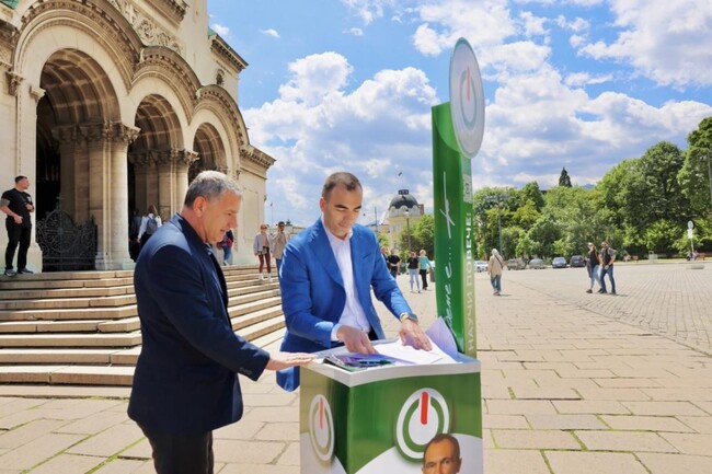 "Народният вот на недоверие" на ПП Център събра 30 000 подписа само за ден