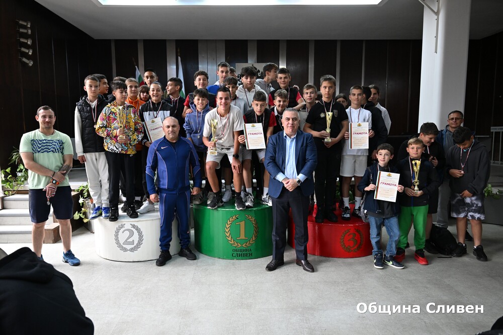 Община Сливен: Наградиха участниците в общинския кръг на Ученически игри 2024/2025 година