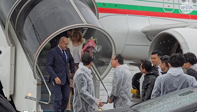 Президентът Румен Радев и водената от него делегация пристигнаха в Осака, Япония