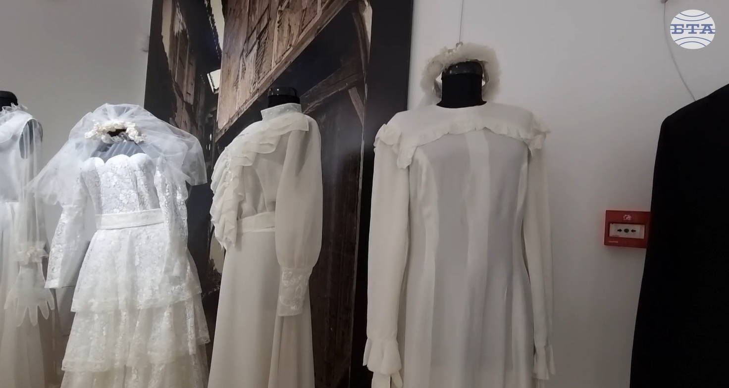 Булчинската мода през 20-и век представя гостуваща изложба от Димитровград в Етнографския комплекс в Ямбол