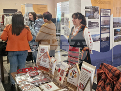 Троян - девети областен фолклорен фестивал "Тройче" - празник „Пъстра трапеза с песни и шевици“