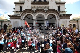 Шествие "Добродетели и религия в училище"