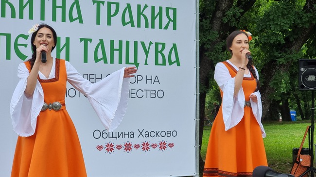 С тракийско хоро в Хасково започна Нациалният събор на народното творчество "Китна Тракия пее и танцува"