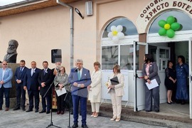 Село Катуница - бюст-паметник на Христо Ботев