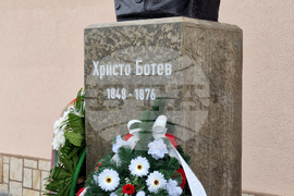 Село Катуница - бюст-паметник на Христо Ботев