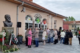 Село Катуница - бюст-паметник на Христо Ботев