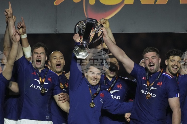 Трофеят на ръгби турнира Шестте нации бе повреден от пожар и ще бъде изтеглен от употреба