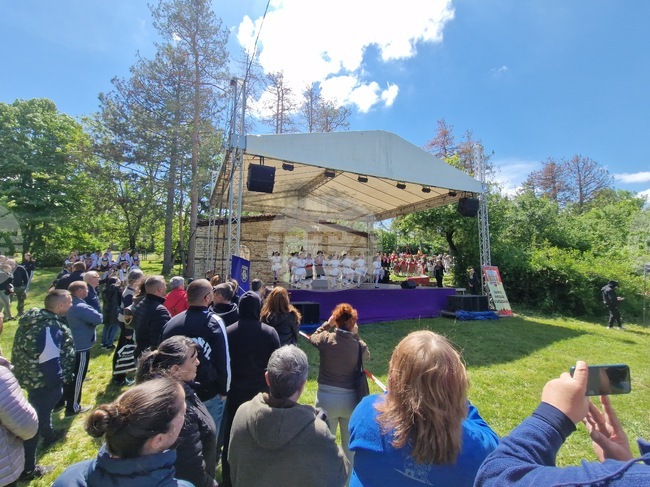 Любители на българския фолклор се събраха на двудневен фестивал в Арбанаси