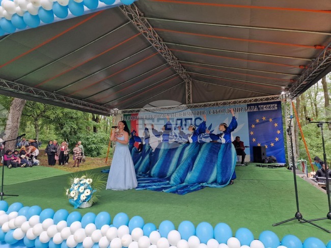 С възпоменателен митинг-събор в местността Демир баба теке беше почетена паметта на жертвите от т.нар. възродителен процес и годишнината от майските събития