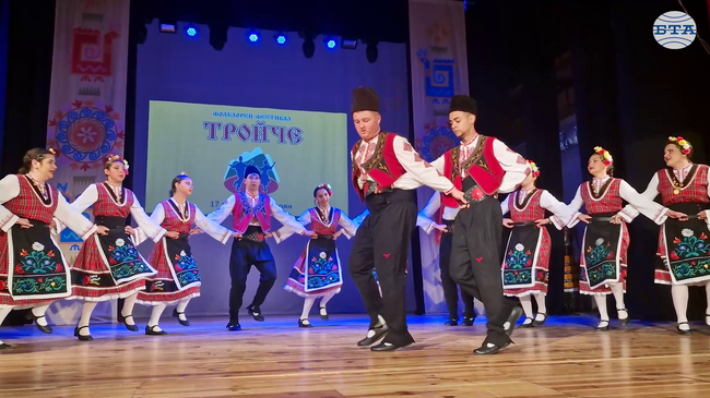 Деветото издание на областния фолклорен фестивал „Тройче“ събра 16 състава и повече от 300 танцьори в Троян