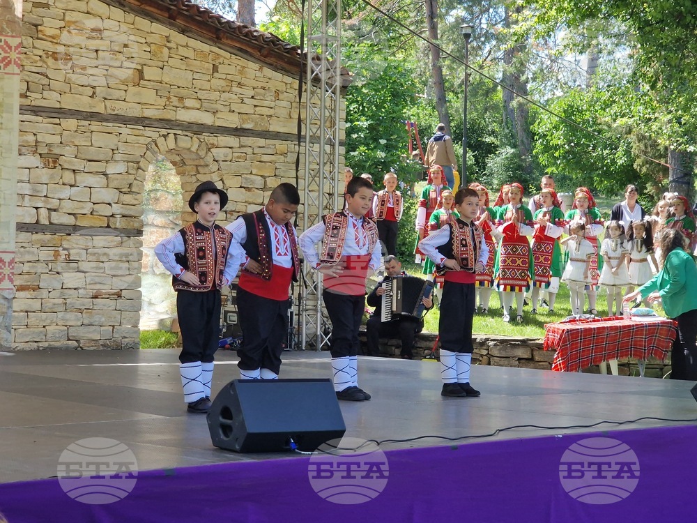 Село Арбанаси - Национален фолклорен фестивал "Насред мегдана в Арбанаси"