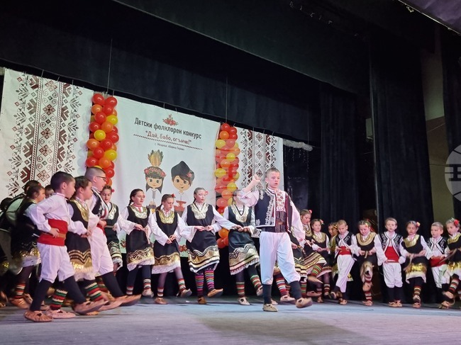 Перник - ХVI-и Национален фолклорен конкурс "Дай, бабо, огънче!"