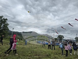 Сливен - крепост "Туида" - брадати лешояди