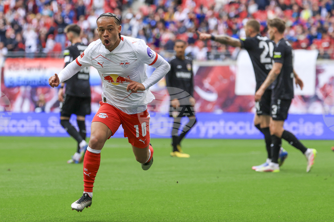 Челси е близо до подписване с Шави Симонс