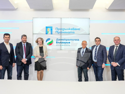 Снимка: Пресцентър "Продължаваме промяната" - Лидерите на партиите в коалицията „Продължаваме промяната – Демократична България“ подписаха официално споразумението за съвместното явяване на парламентарните избори на 2 април