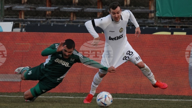 Тони Тасев беше включен в състава на Славия за двубоя срещу Лудогорец