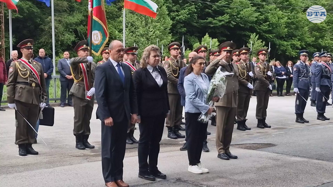 Искането на президента към Конституционния съд ще може да се коментира в момента, в който бъде отправено, заяви Наталия Киселова
