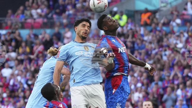 Ливърпул иска да привлече защитника на Кристъл Палас Геи