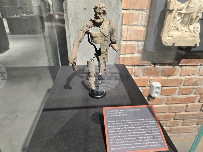 Оброчните плочи на богинята Немезида и статуетка на бог Херакъл бяха показани за първи път в Нощта на музеите в Петрич