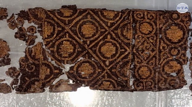 Фрагменти на златновезани епископски литургични одежди на повече от хиляда години бяха изложени в музея в Кърджали