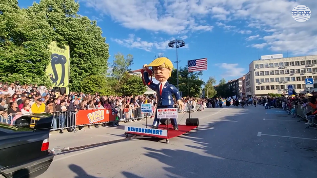 Много гости и жители на града наблюдаваха Габровския карнавал тази вечер