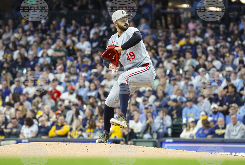 Twins Brewers Baseball