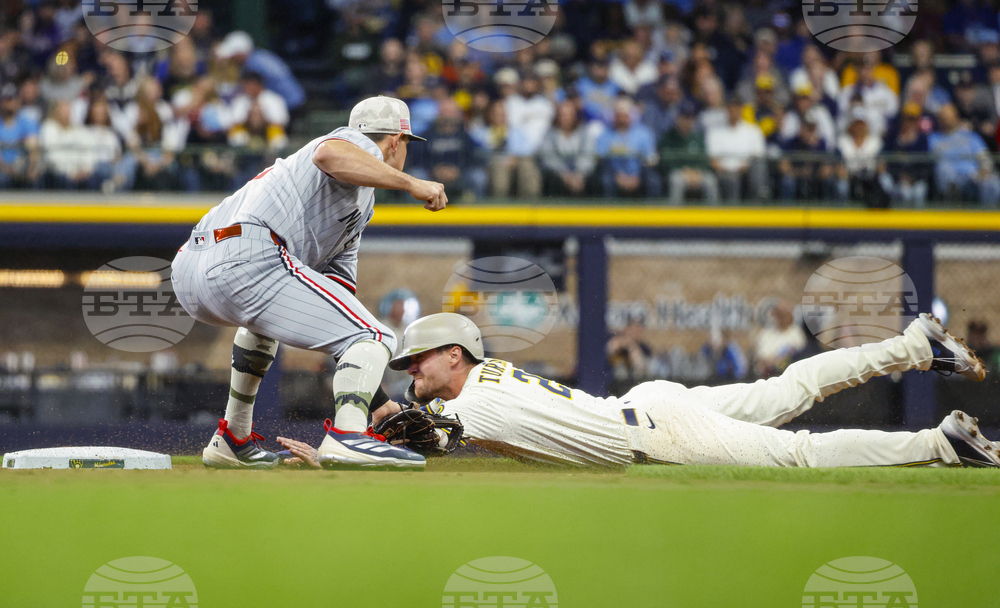 Twins Brewers Baseball