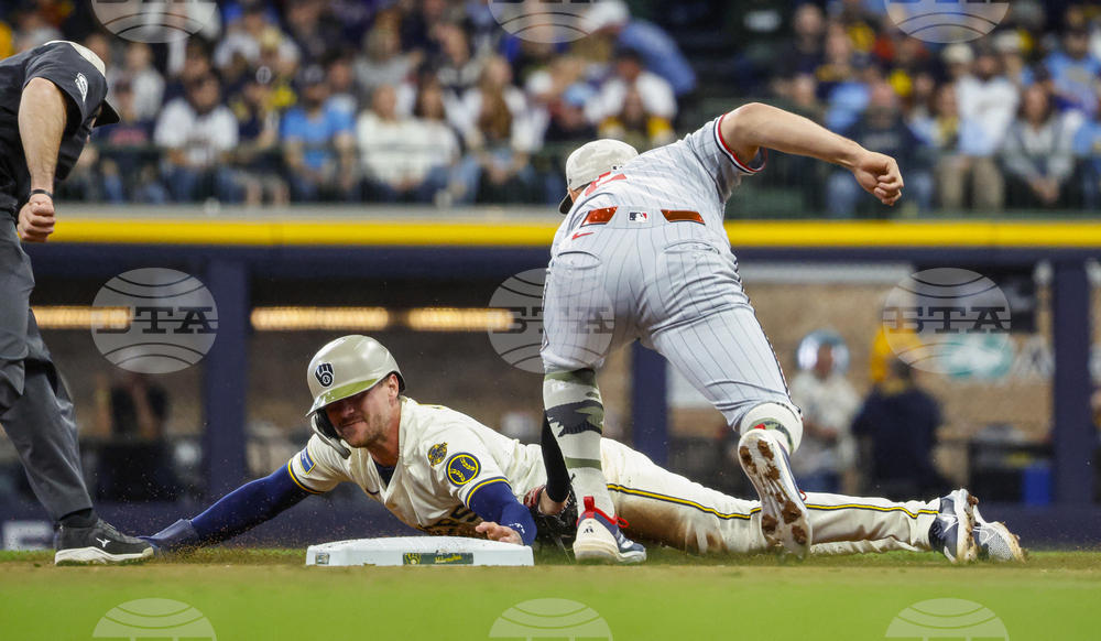 Twins Brewers Baseball