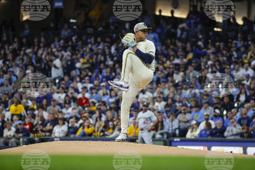 Twins Brewers Baseball