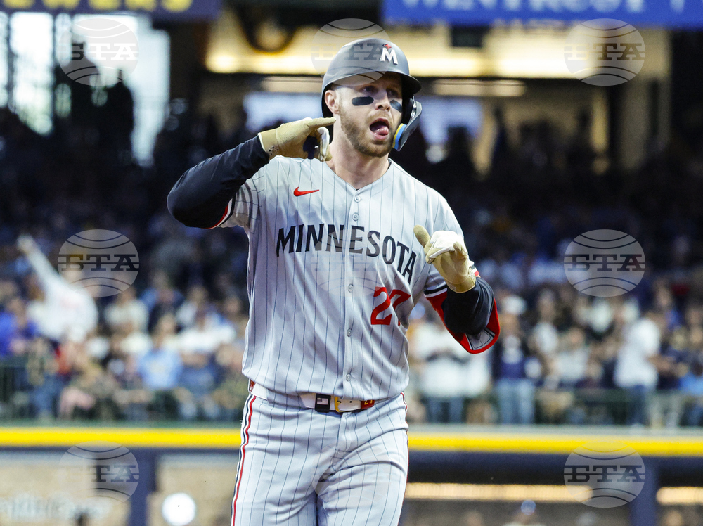 Twins Brewers Baseball