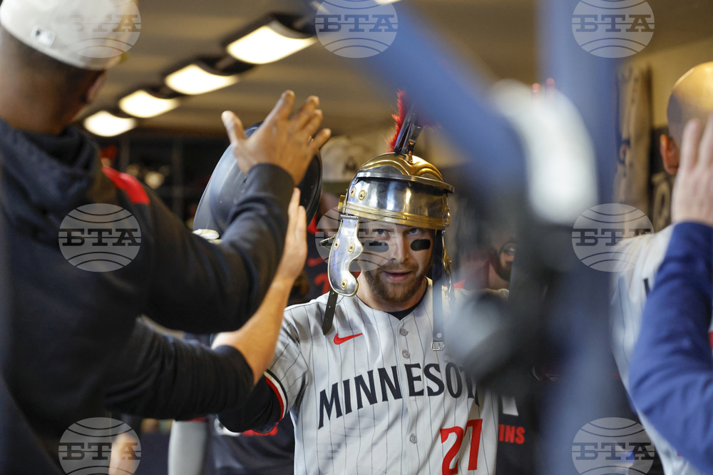 Twins Brewers Baseball