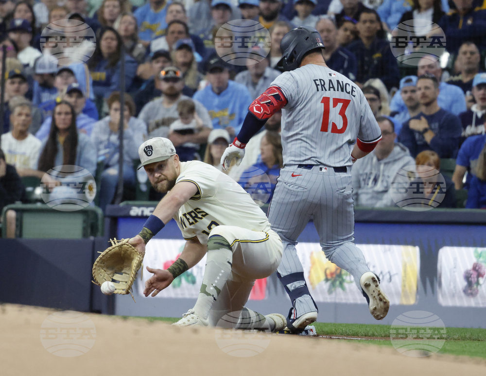 Twins Brewers Baseball