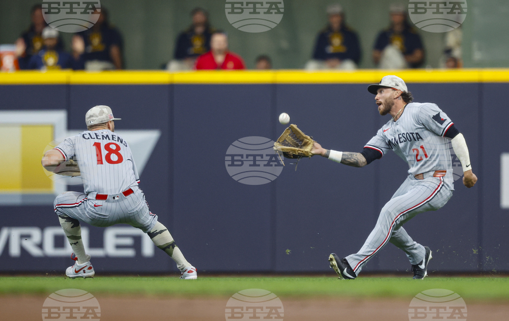 Twins Brewers Baseball