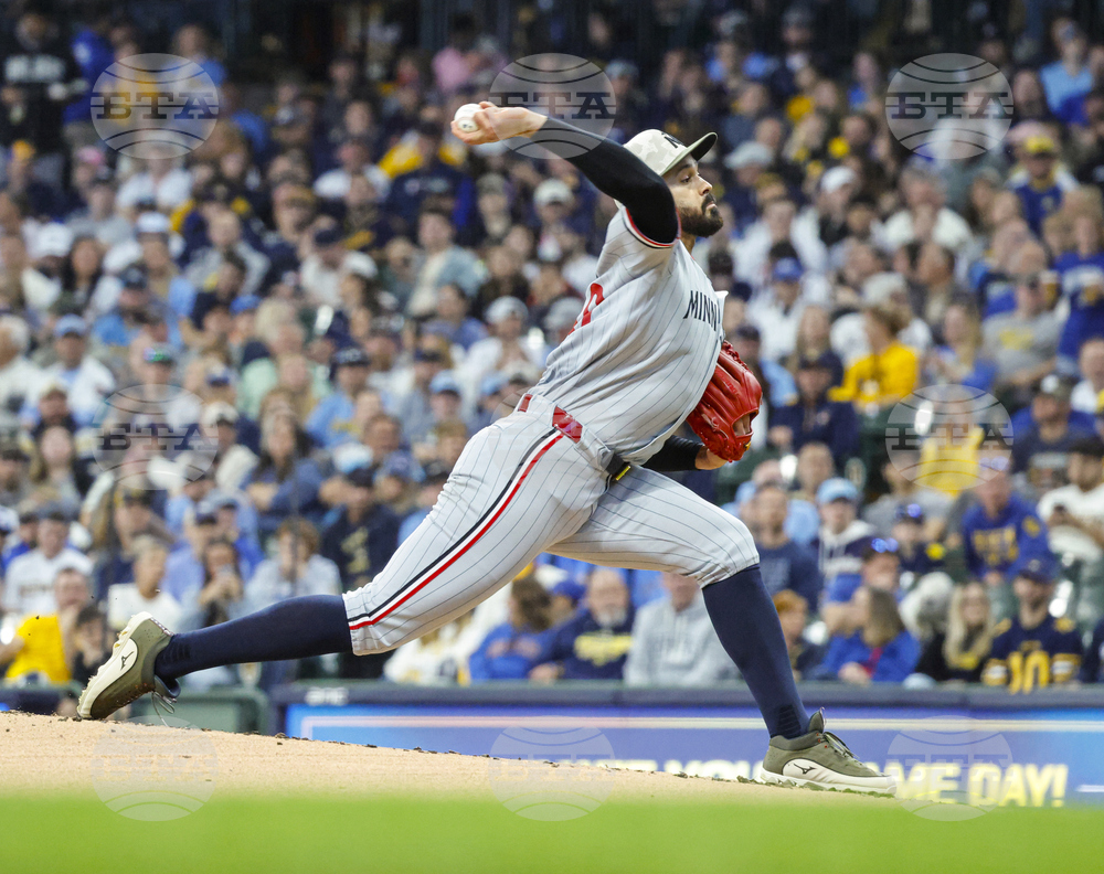 Twins Brewers Baseball