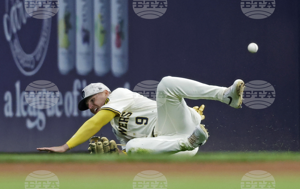 Twins Brewers Baseball