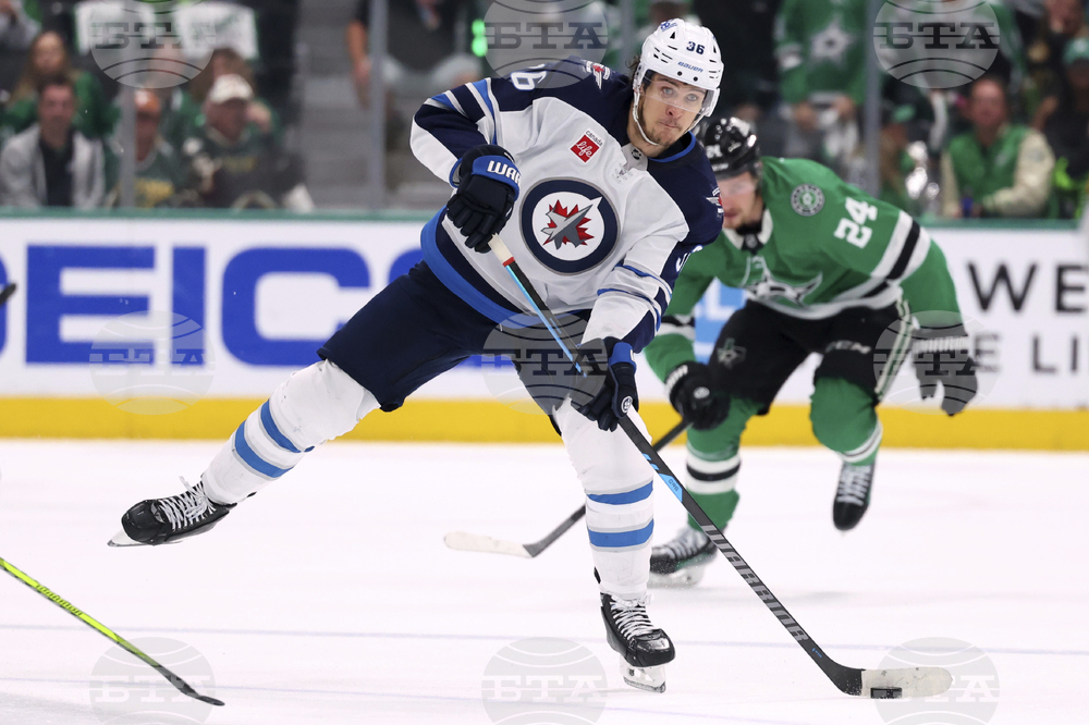 Морган Барон остава в Уинипег Джетс още два сезона