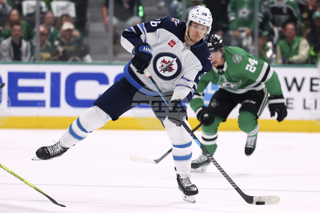 Морган Барон остава в Уинипег Джетс още два сезона