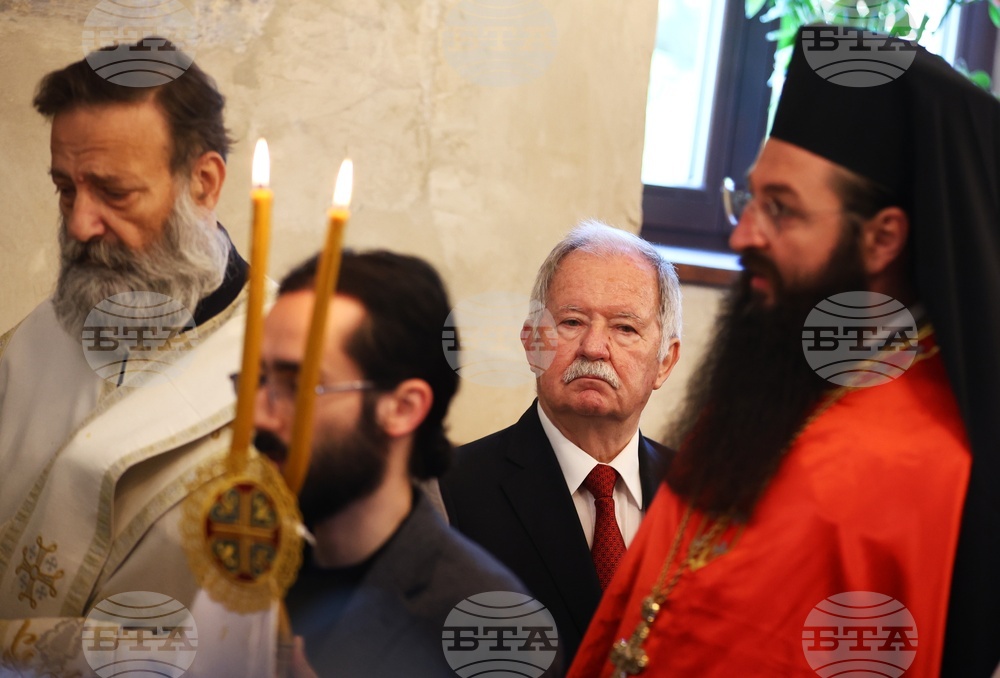 Храм "Св. великомъченик Мина" - света литургия