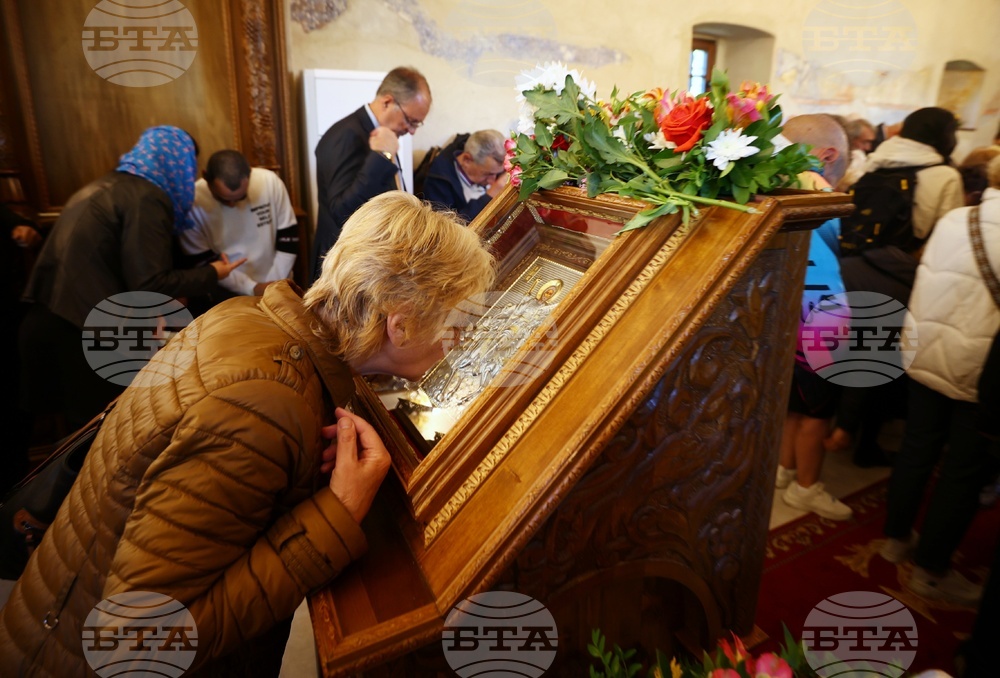Храм "Св. великомъченик Мина" - света литургия