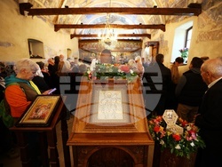 Храм "Св. великомъченик Мина" - света литургия