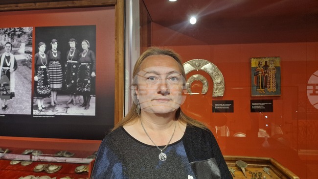 Музеят на занаятите в Троян представя фотоизложба и албум за монументално-декоративното изкуство в региона