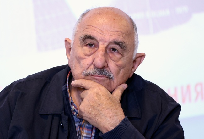 Вече не само архитекти и художници, а и специалисти в дигиталните и визуални техники създават образа на България на ЕКСПО, каза проф. Божидар Йонов