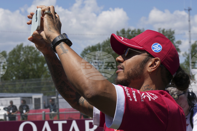 Люис Хамилтън е във възторг след първото си състезание във Формула 1 в Италия за тима на "Ферари"