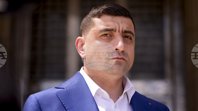 Румънски опозиционен лидер поиска оставката на министъра на отбраната заради несъответствия в автобиографията му