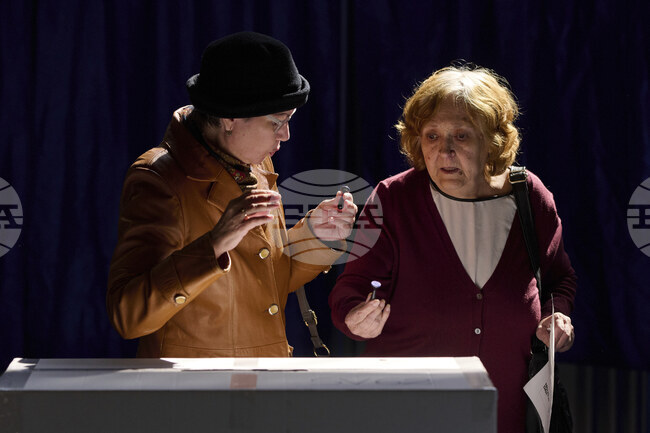 Избирателната активност на втория тур на президентските избори в Румъния към 18:00 ч. е 55,5 процента