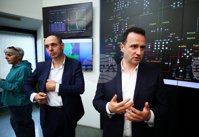 Енергийната система на България показа, че е гарант за сигурността на електроенергийните мрежи у нас и на Балканите, каза министър Жечо Станков след съобщения за прекъсвания в региона