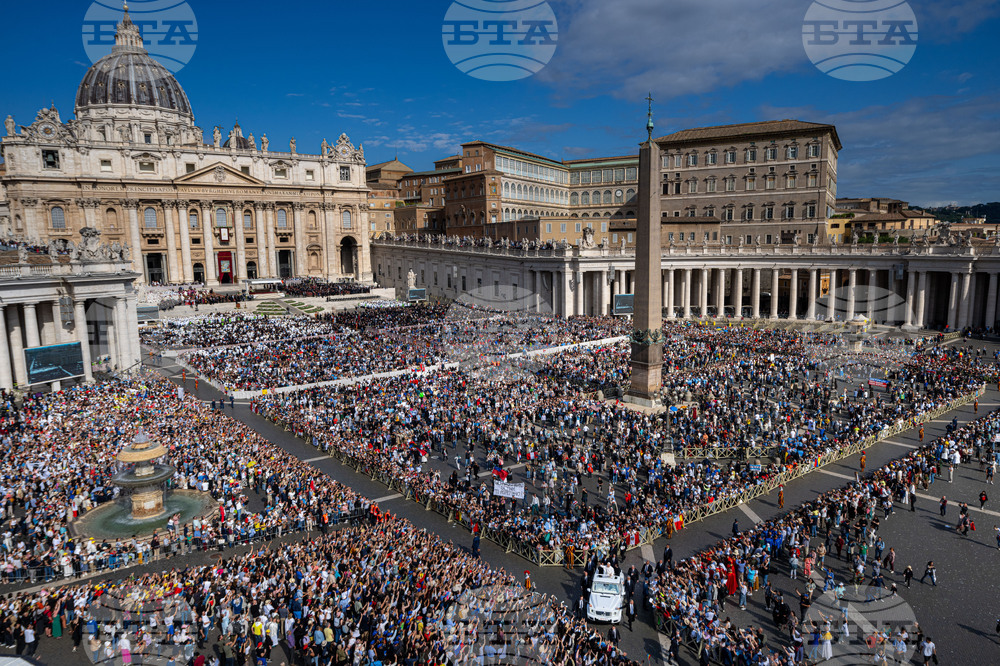 Ако Ватиканът или Рим не се превърнат в сцена на преговори по важен международен въпрос, те все пак ще си останат магнит за богомолците и туристите заради Юбилея