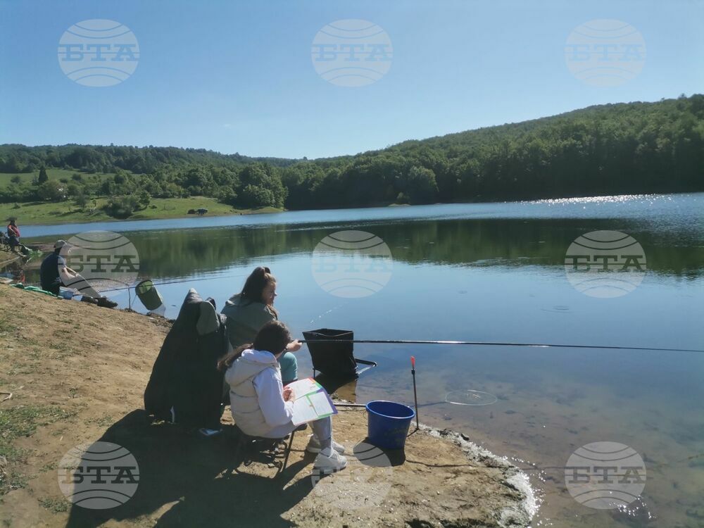 Ден на водното спасяване и състезание по риболов събраха в троянското село Врабево 19 момичета и момчета